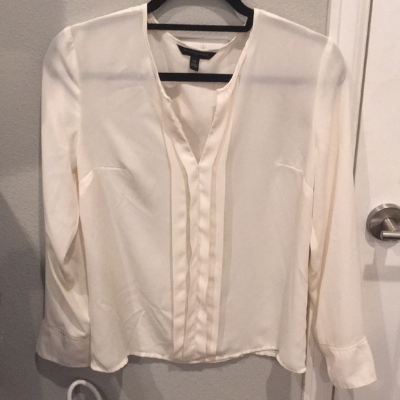 Super Chic Ivory Banana Republic Blouse! - Picture 1 of 3